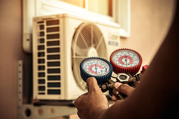 Professional Hvac technician working in Brookshire, TX